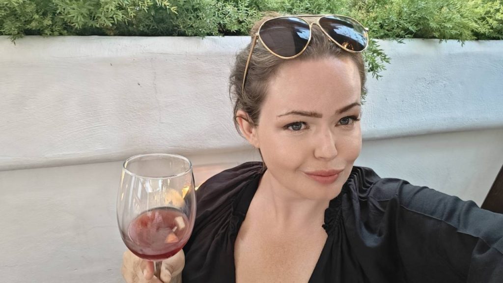 1_alcohol_alcoholic_alcohol_problems_drugs_drug_addict_Mistress_Katharina_Amara_Amara_Clinic_en_Belgium_sissify_